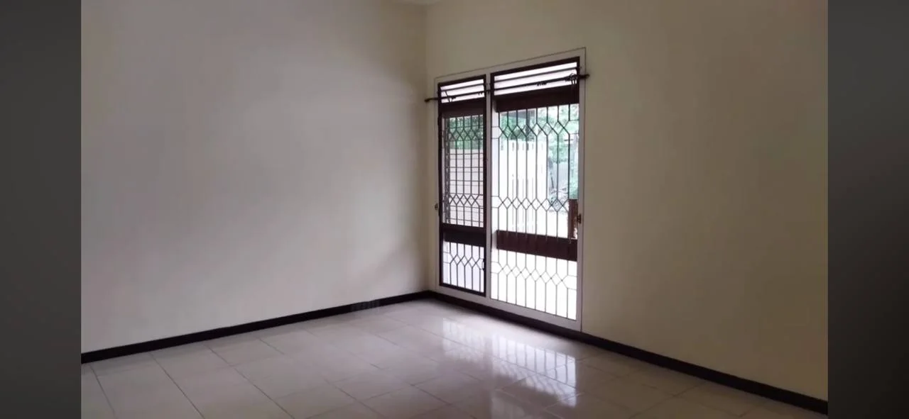 Disewakan Rumah 1,5 Lantai Strategis Jemur Andayani Surabaya Selatan - Thumbnail 5