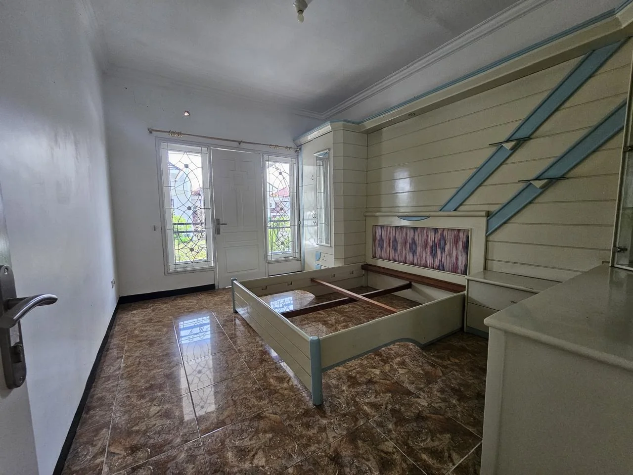 Dijual/Disewakan Rumah Mewah di Taman Ratu Dian Istana Surabaya Barat - Thumbnail 5