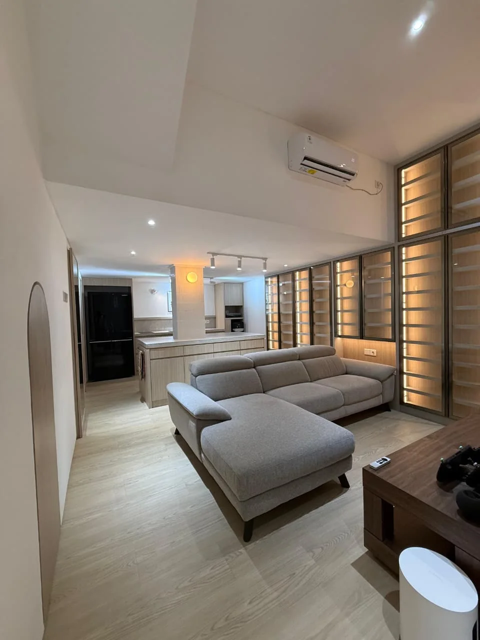 Dijual Rumah Modern Elegan Compact Harga 1,7 Miliar di Kawasan Northwest Central Citraland Surabaya Barat - Thumbnail 3