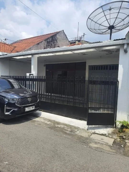 Dijual / Disewakan Rumah Jalan Pucang Anom Siap Huni Lokasi Strategis Surabaya Timur - Image 1