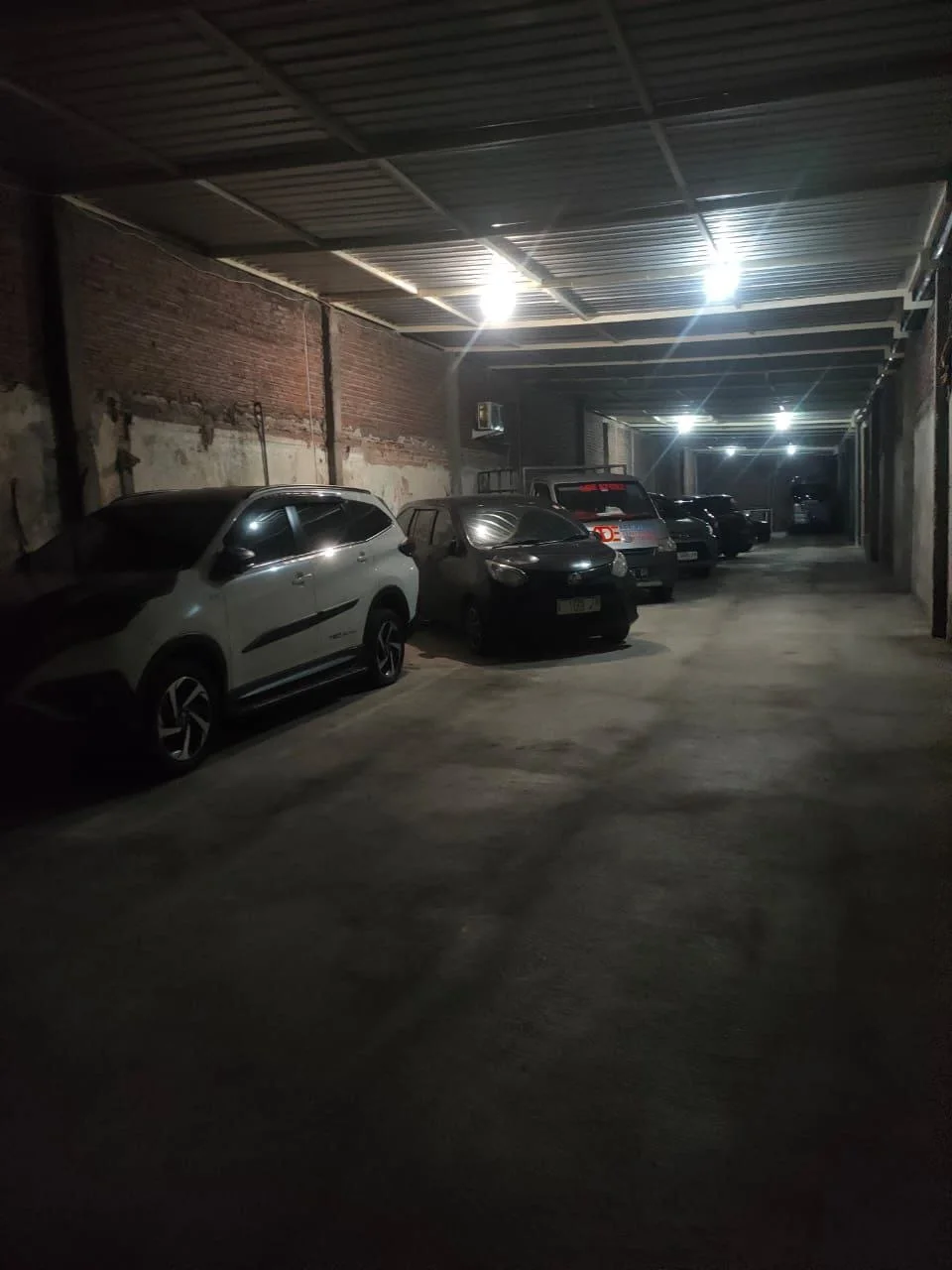 Dijual Rumah Siwalankerto Bisa Usaha Parkiran Garasi 13 Mobil Lokasi Strategis Surabaya Selatan - Thumbnail 2