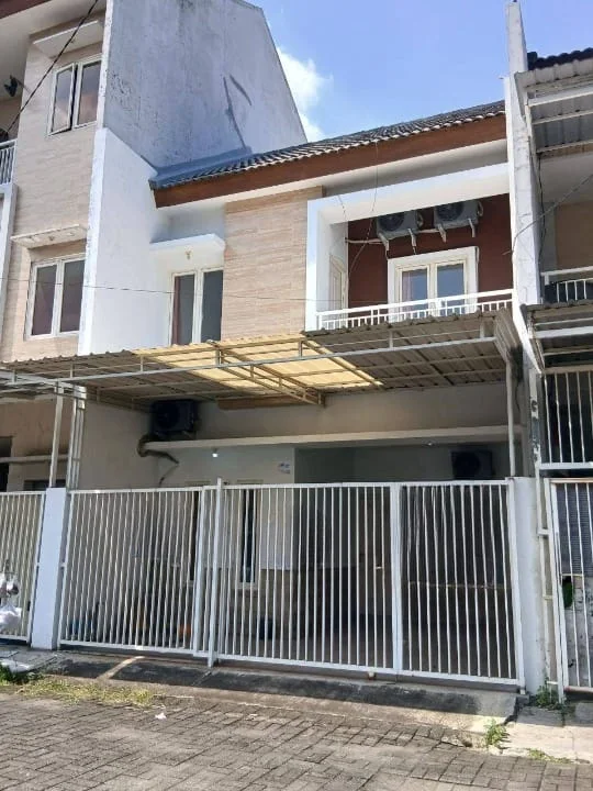 Jual Rumah 2 Lantai Furnished Siap Huni Jalan Kutisari Surabaya