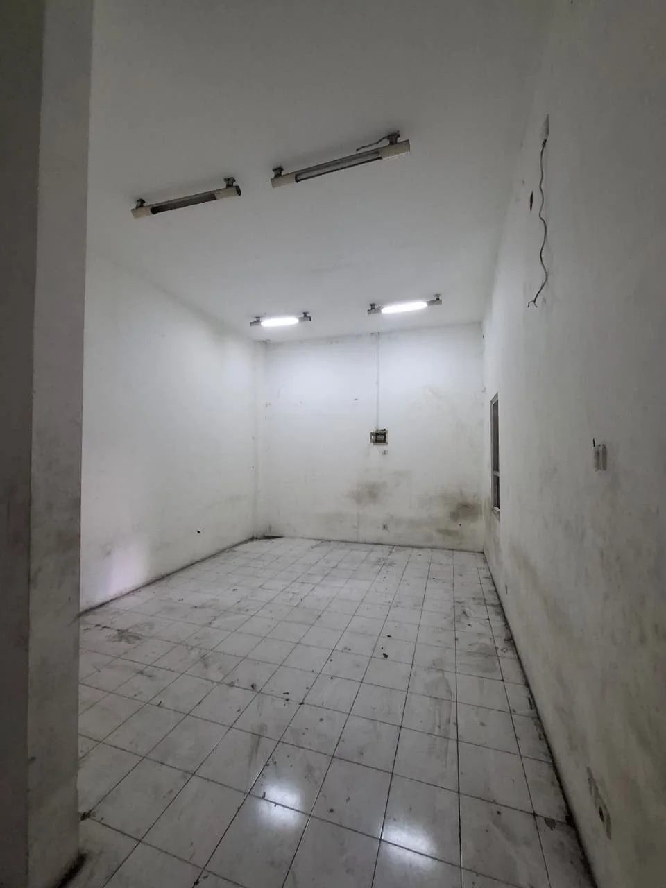 Disewakan Gudang Strategis Luas Siap Huni di Margomulyo Greges Surabaya Barat - Thumbnail 3