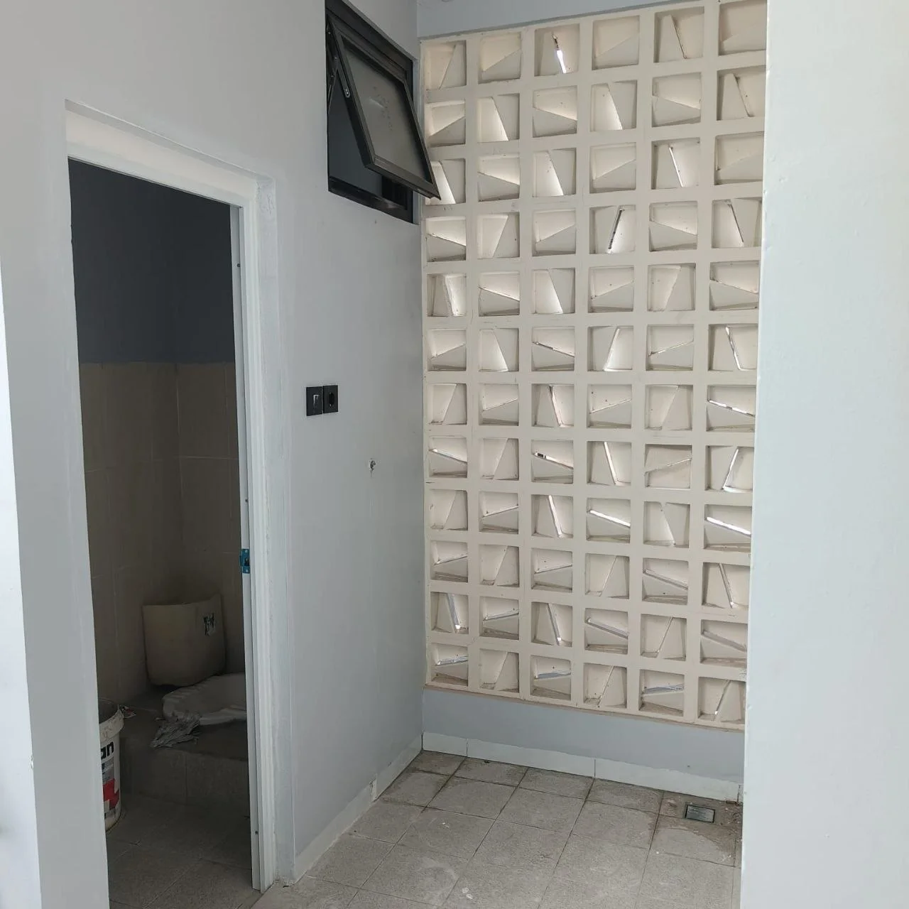 Dijual Rumah Siap Huni di Grand Pakuwon North Victoria Surabaya Barat - Thumbnail 8