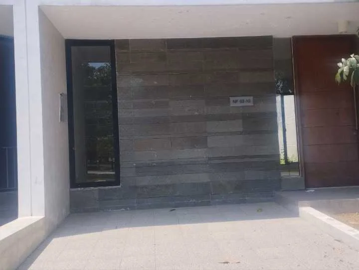 Dijual/Disewakan Rumah Northwest Lake Surabaya Barat