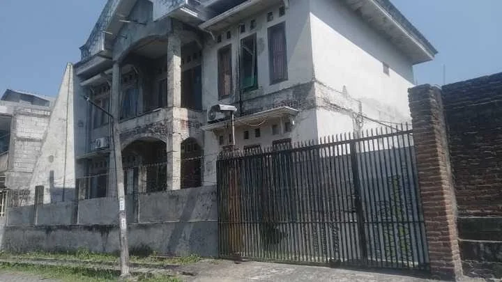 Dijual Rumah Hook 2 Lantai di Lidah Wetan Wilayah Surabaya Barat - Image 1