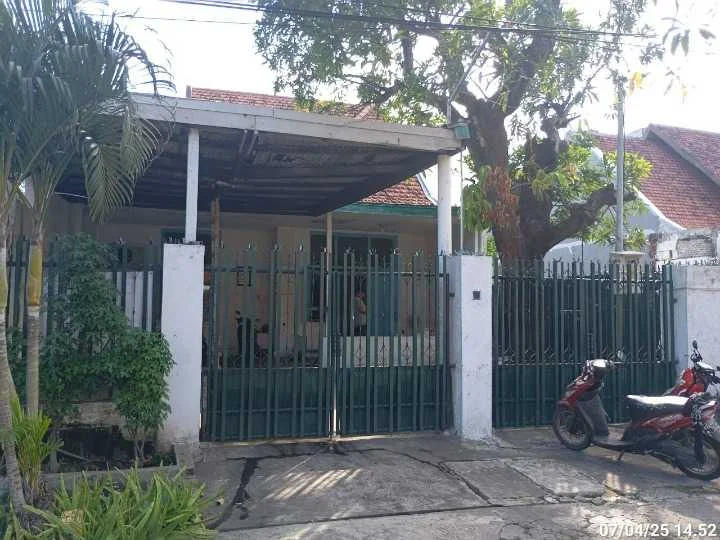Disewakan Rumah Kuno Asli Wilayah Surabaya Pusat - Image 1