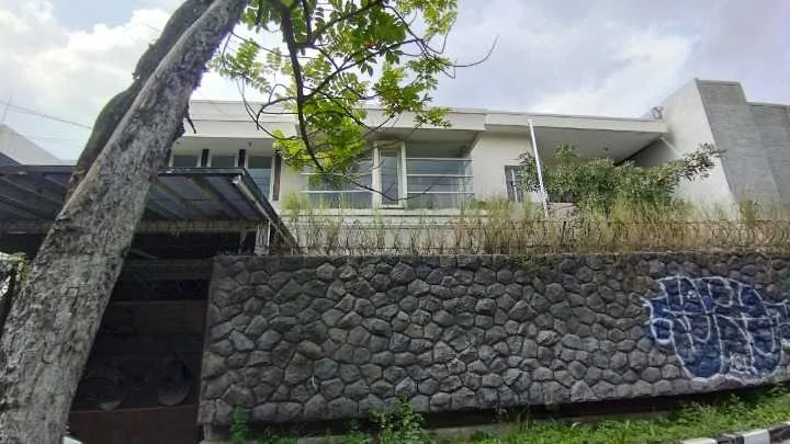 Dijual/Disewakan Rumah Hitung Tanah Strategis di Jemur Andayani Surabaya Selatan - Image 1