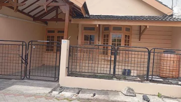 Dijual/Disewakan Rumah Bagus Layak Huni di Rungkut Asri Tengah Wilayah Surabaya Timur - Image 1