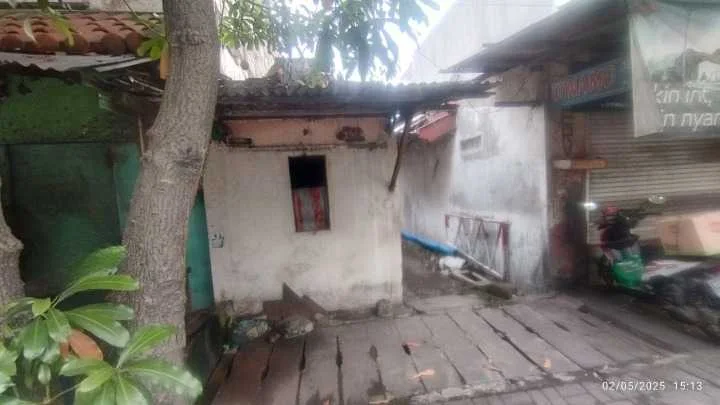 Dijual Rumah Hitung Tanah Strategis di Kenjeran Surabaya Utara - Image 1