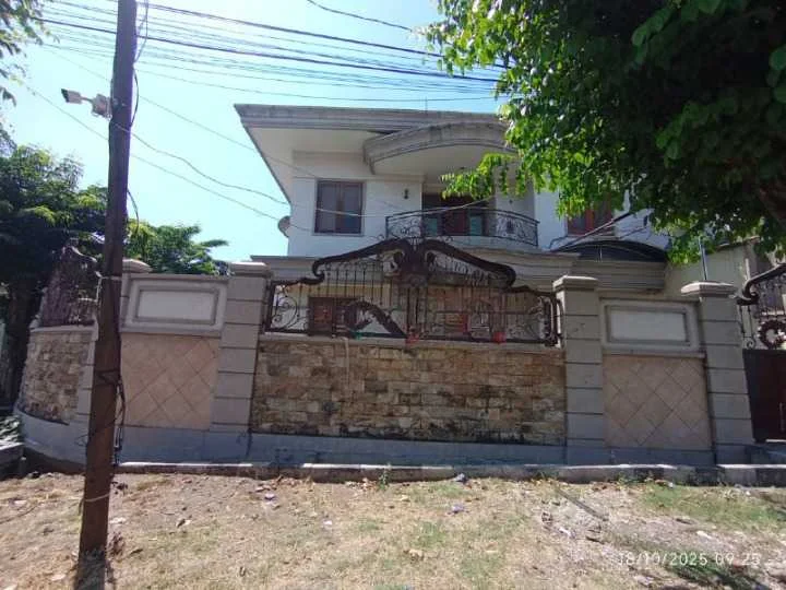 Disewakan Rumah Usaha Luas Strategis di Raya Darmo Permai Surabaya Barat - Image 1