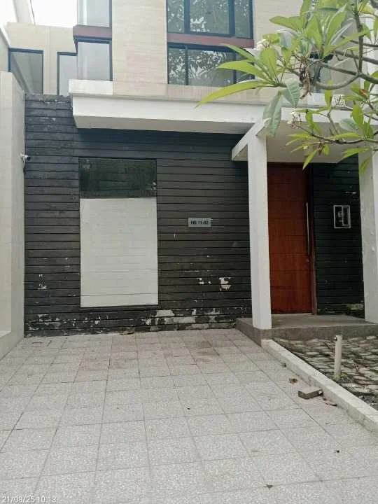 Dijual Rumah Minimalis Northwest Lake Citraland di Wilayah Surabaya Barat - Image 1