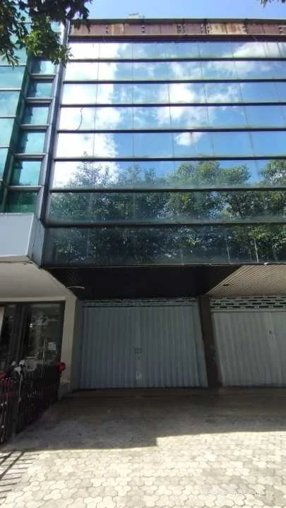 Dijual/disewakan Ruko Komersial Siap Pakai di Yos Sudarso Surabaya Pusat
