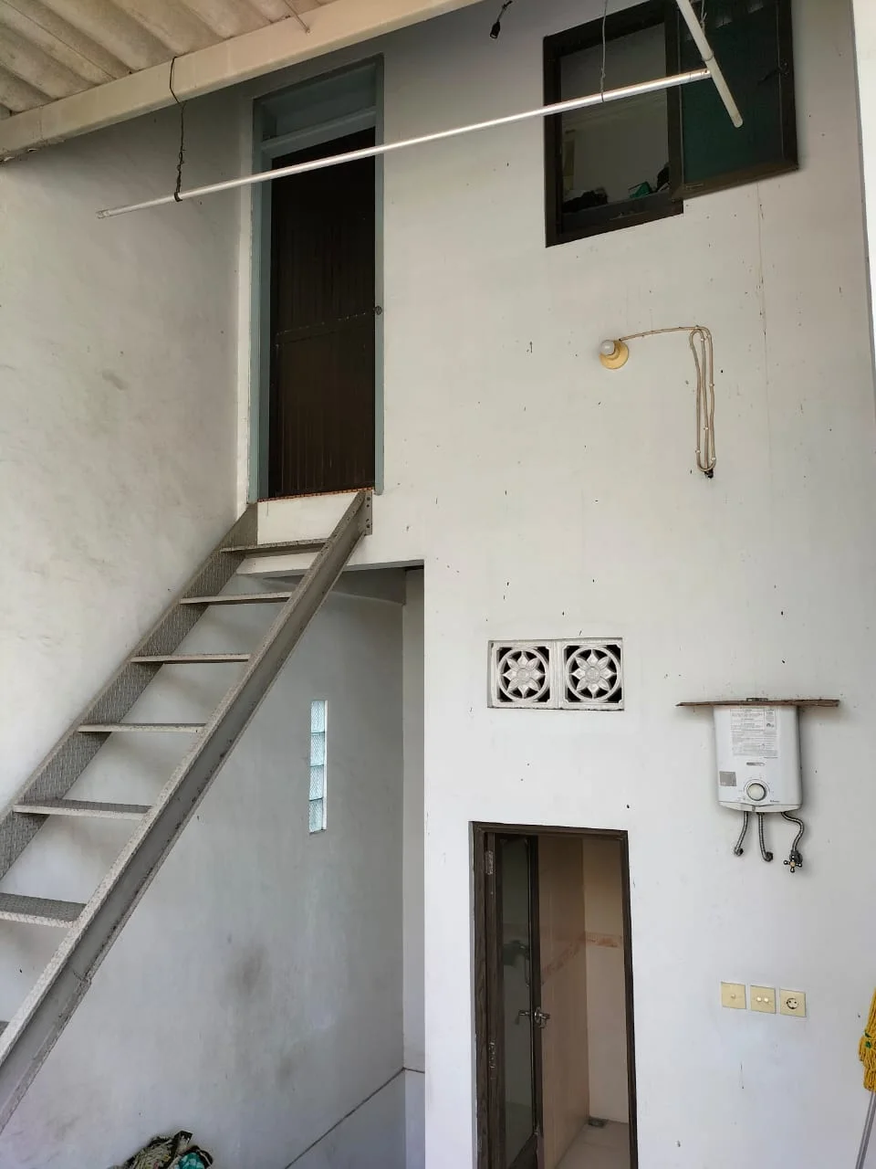 Dijual Rumah Bagus di Lokasi Elit Darmo Permai Utara Surabaya Barat - Thumbnail 4