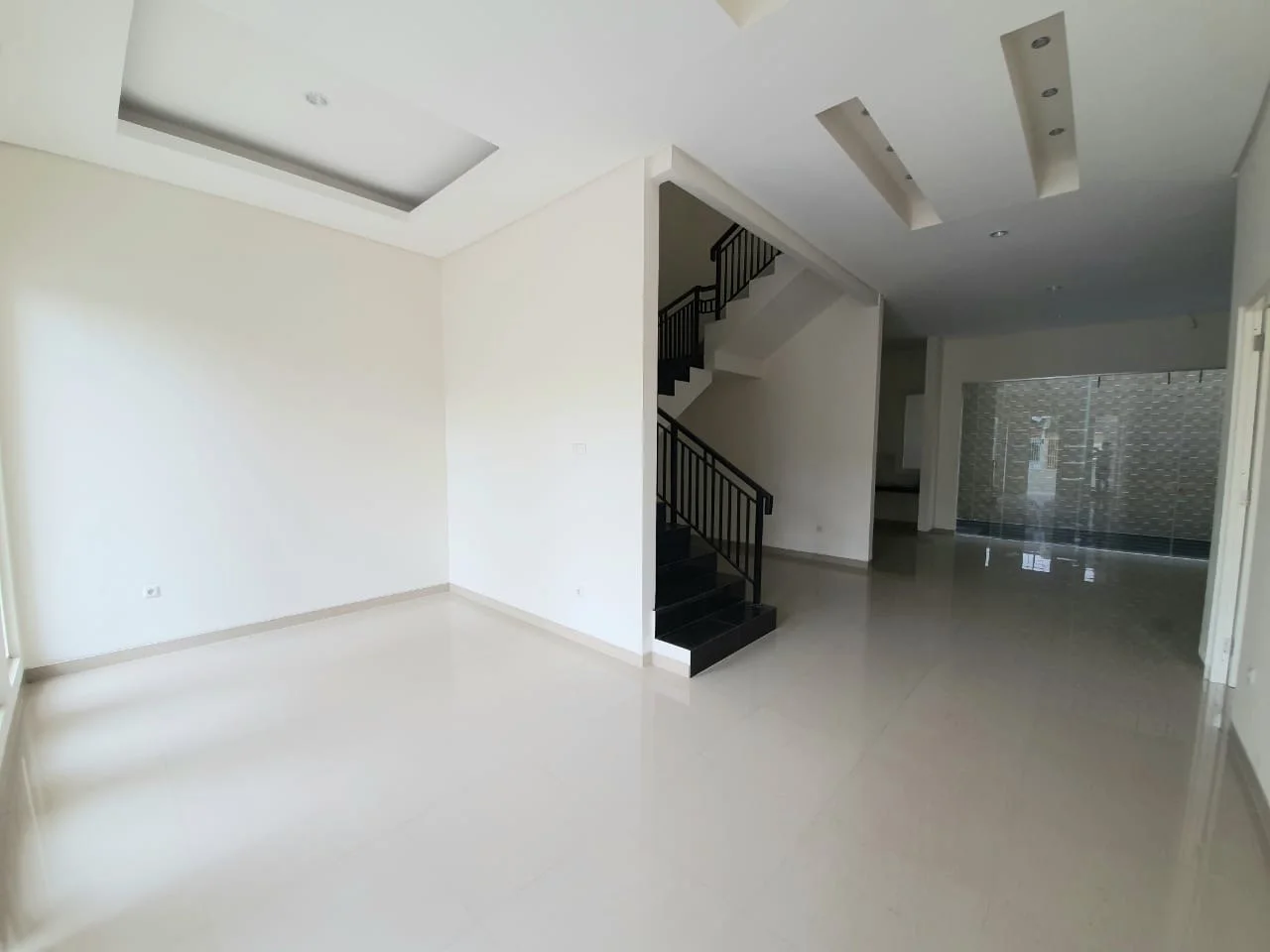 Dijual Rumah Mewah Minimalis di Kawasan Manyar Jaya Surabaya Timur - Thumbnail 4