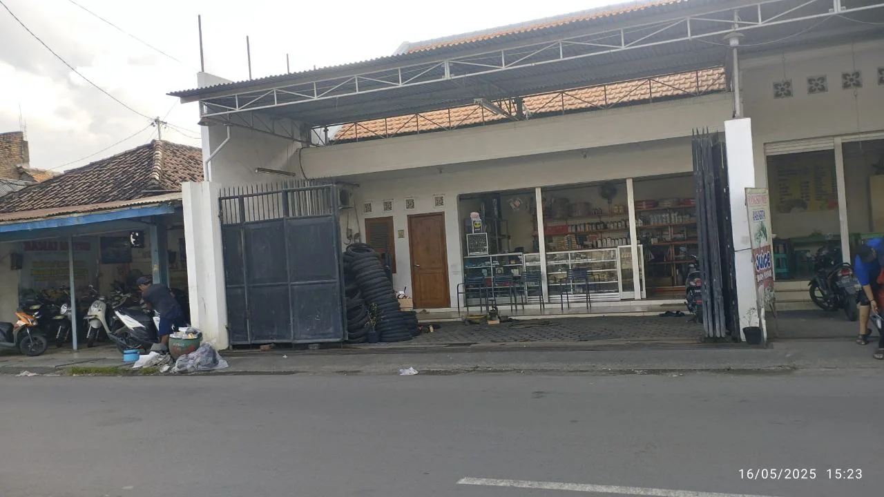 Disewakan Ruko 3 Lantai Strategis di Karah Agung Jambangan Surabaya Selatan - Image 1