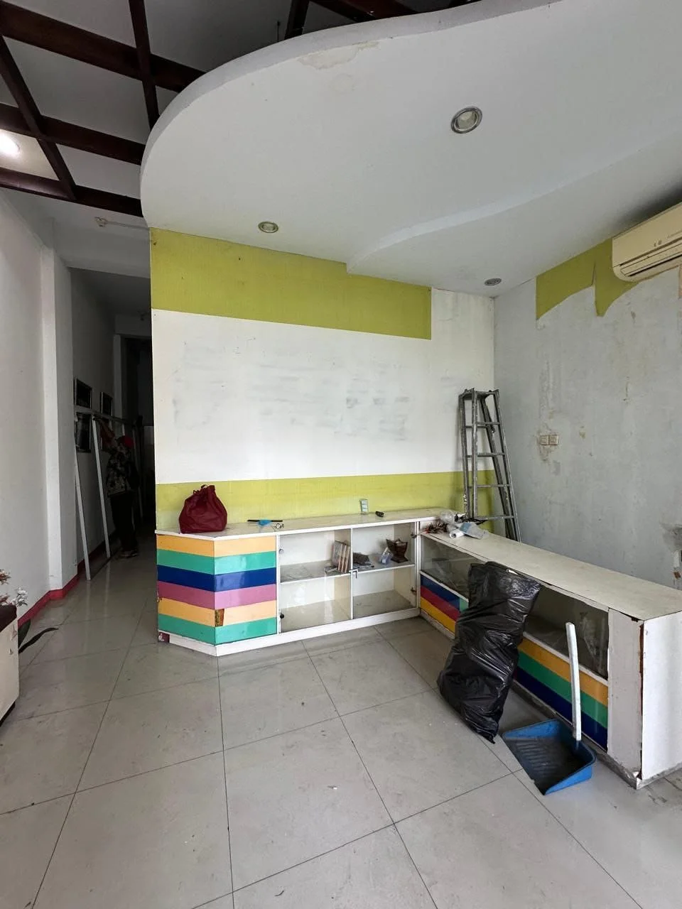 Dijual Rumah Usaha 4 Lantai Raya Menur Lokasi Komersial Strategis Surabaya Timur - Thumbnail 2