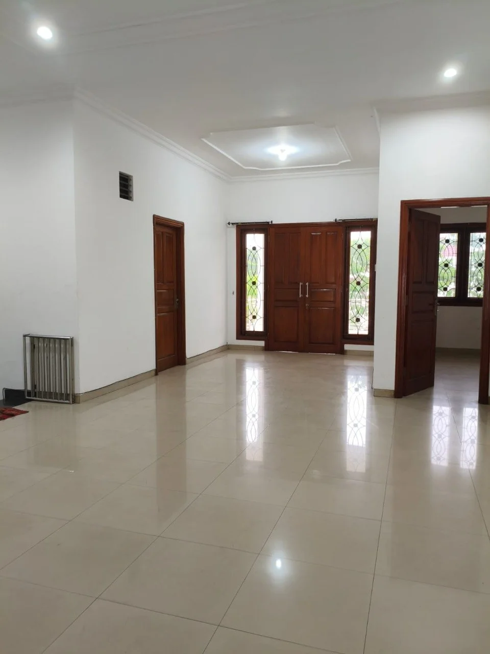 Dijual/Disewakan Rumah Mewah 2 Lantai di Villa Royal Pakuwon City Surabaya Timur - Thumbnail 2