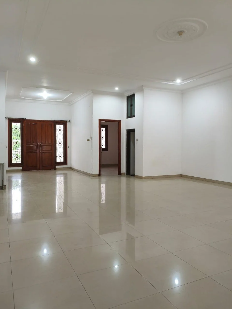 Dijual/Disewakan Rumah Mewah 2 Lantai di Villa Royal Pakuwon City Surabaya Timur - Thumbnail 3