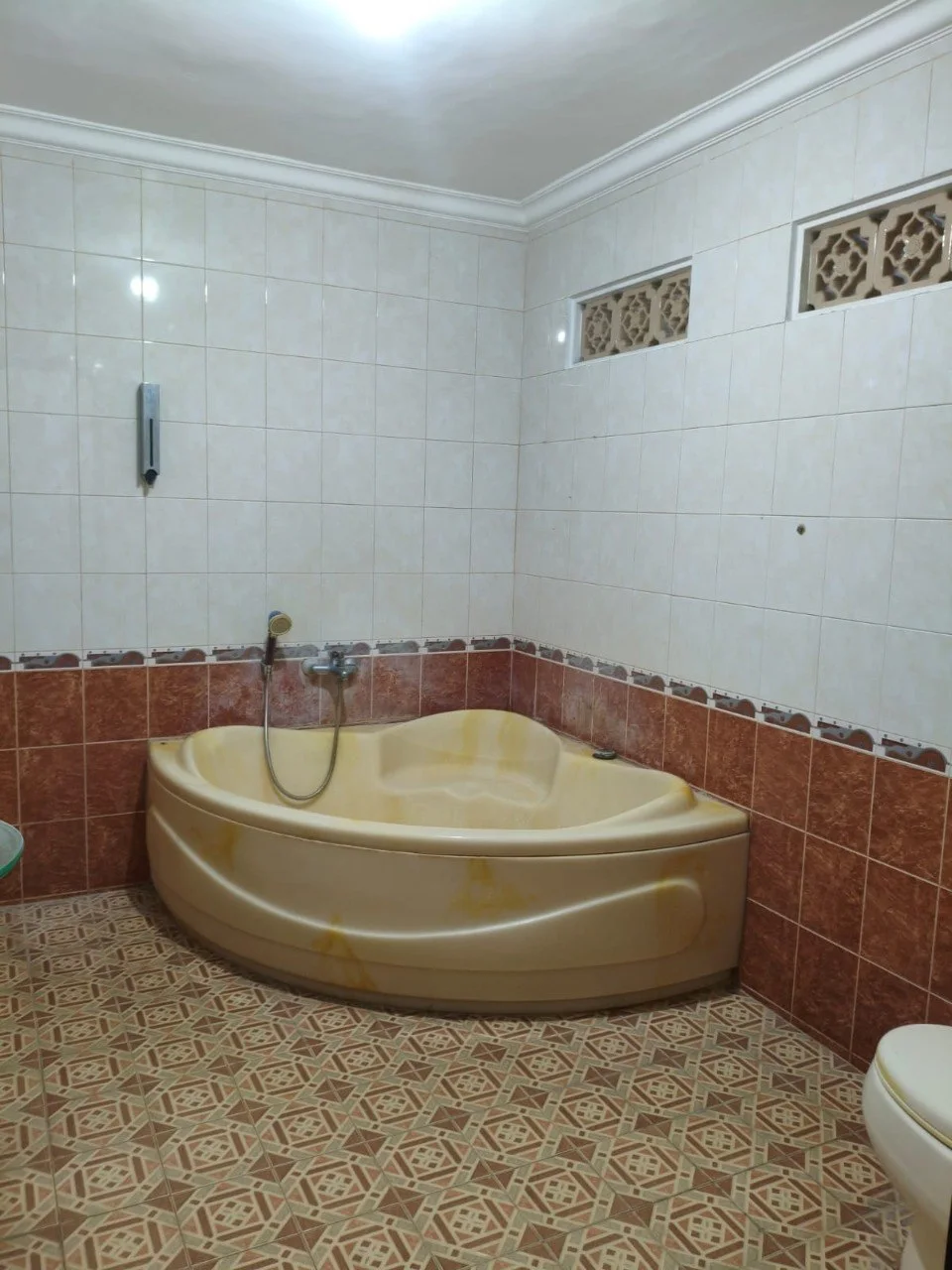 Dijual/Disewakan Rumah Mewah 2 Lantai di Villa Royal Pakuwon City Surabaya Timur - Thumbnail 4