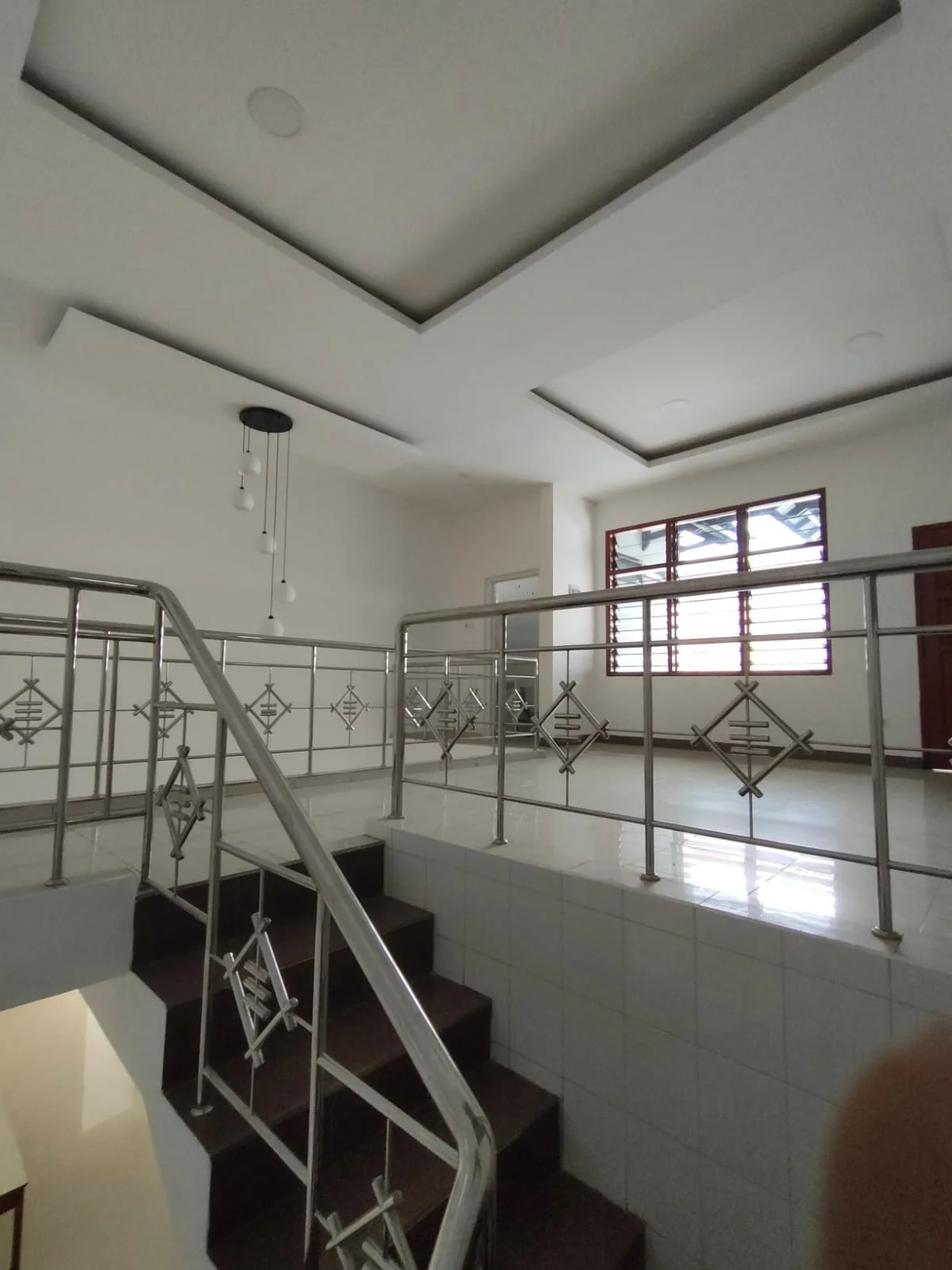 Dijual/Disewa Rumah 2,5 Lantai Jl Ngagel Jaya Tengah Surabaya Timur Siap Huni Luas Besar - Thumbnail 3
