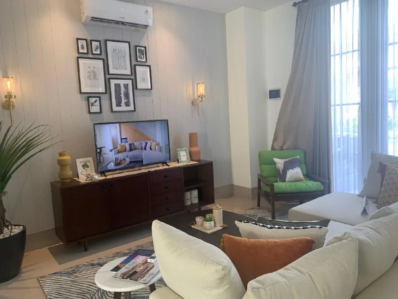 Dijual Rumah 2 Lantai American Minimalis Siap Huni di Dian Istana Surabaya Barat