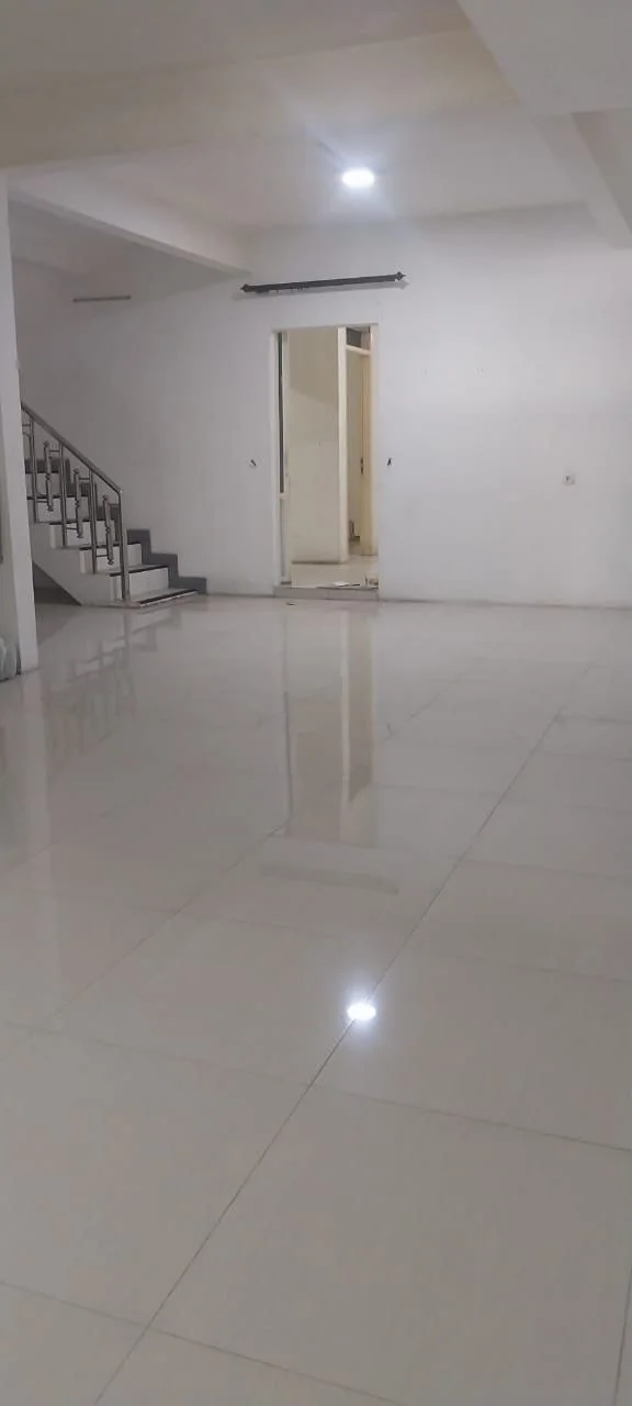 Disewakan Rumah Usaha 3 Lantai Siap Huni Raya Nginden Surabaya Timur - Thumbnail 2