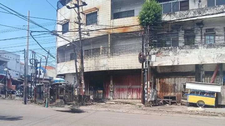Dijual Ruko Hook Strategis Siap Usaha di Jalan Raya Kertopaten Surabaya Pusat