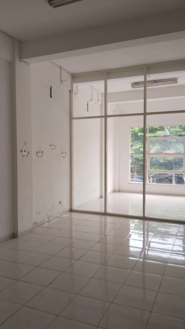 Dijual/Disewakan Ruko 3 Lantai Strategis Siap Usaha di Raya Manukan Tama Surabaya Barat - Thumbnail 2