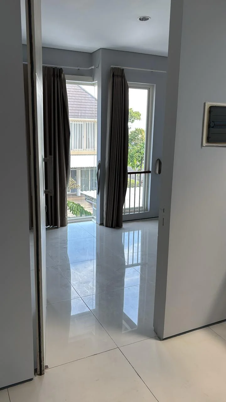 Disewakan Rumah Strategis di Stone Gate Park Citraland Surabaya Barat - Thumbnail 7