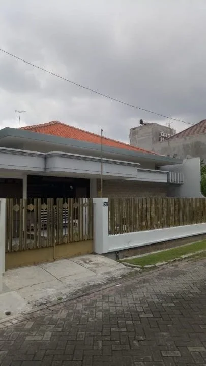 Dijual Rumah Siap Huni di Jalan Manyar Tirtoasri Surabaya Timur - Image 1