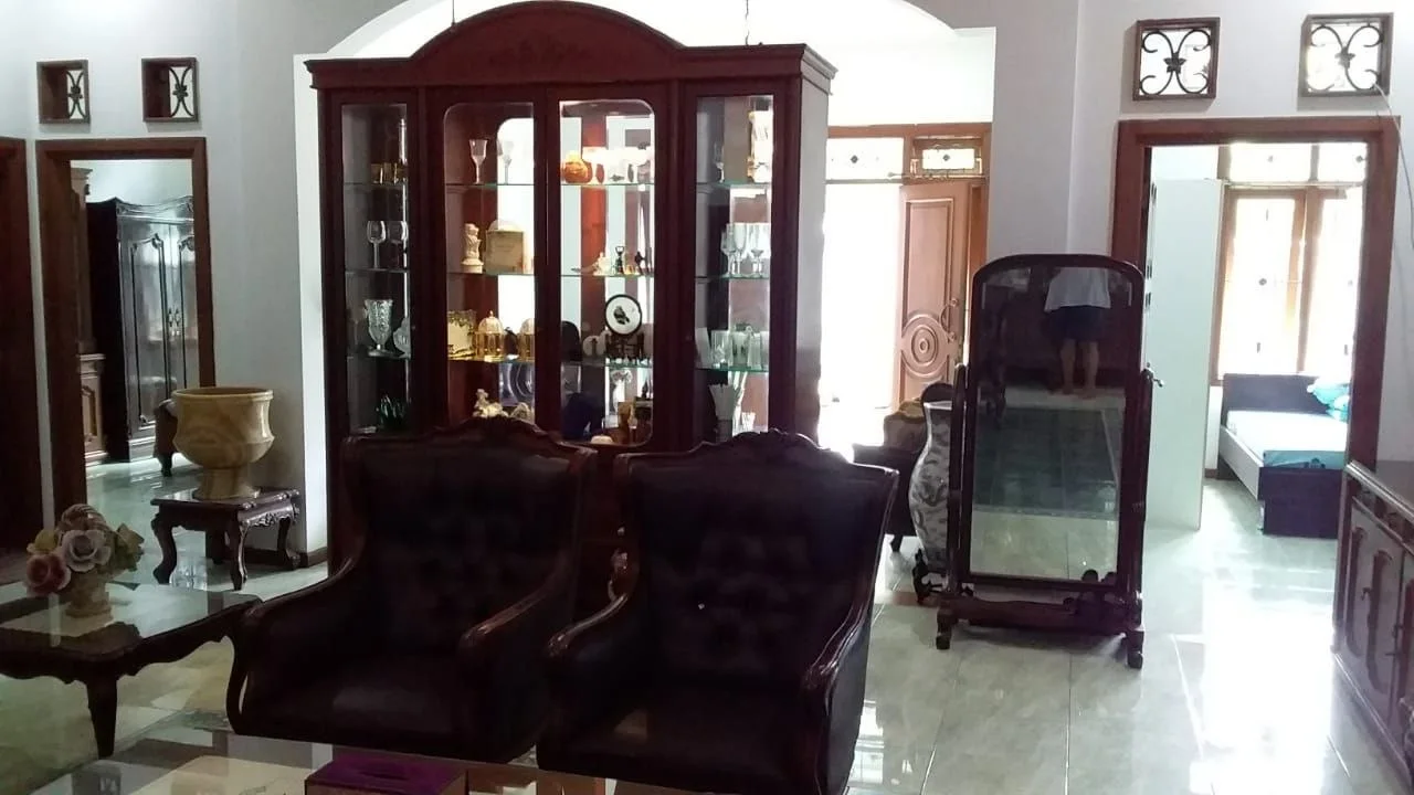 Dijual Rumah Mewah Furnished di Jalan Manyar Tirtoyoso Surabaya Timur - Thumbnail 6