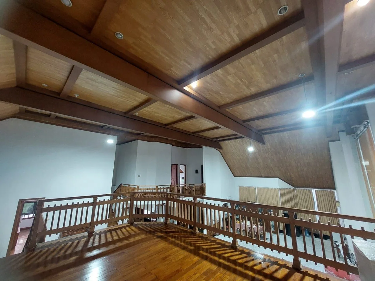 Dijual Rumah Mewah Rasa Villa Minimalis di Bukit Golf Surabaya Barat - Thumbnail 2