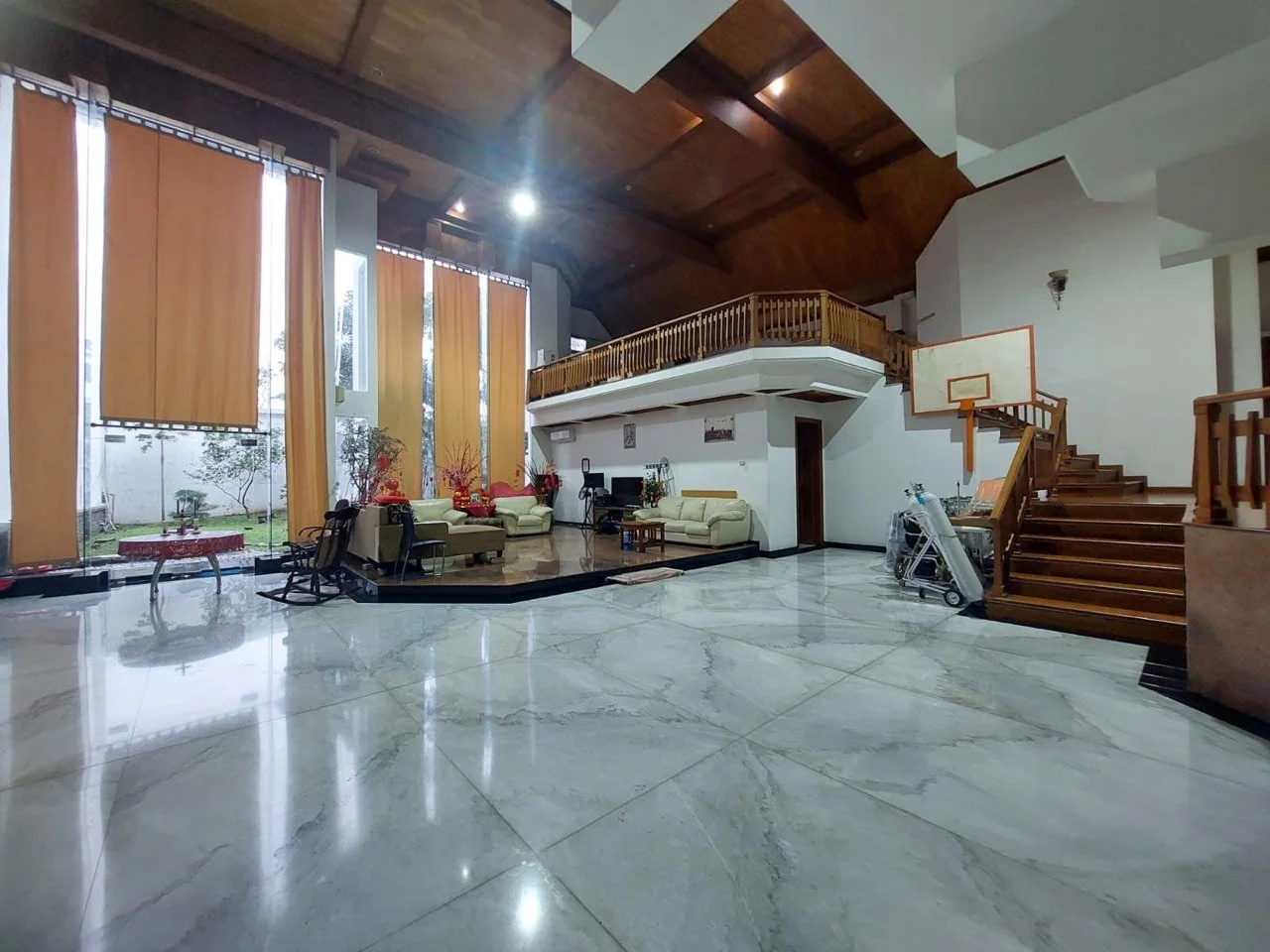 Dijual Rumah Mewah Lokasi Strategis Rasa Villa Minimalis Lokasi Bukit Golf Surabaya Barat