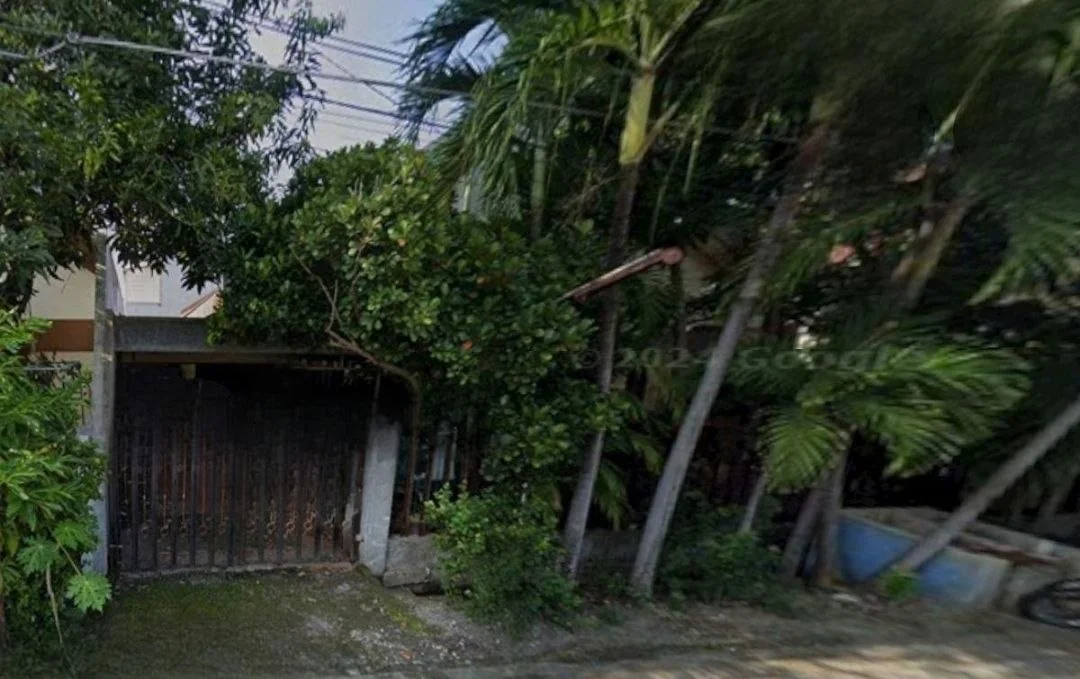 Dijual Rumah Hitung Tanah di Manyar Kertoadi Surabaya Timur