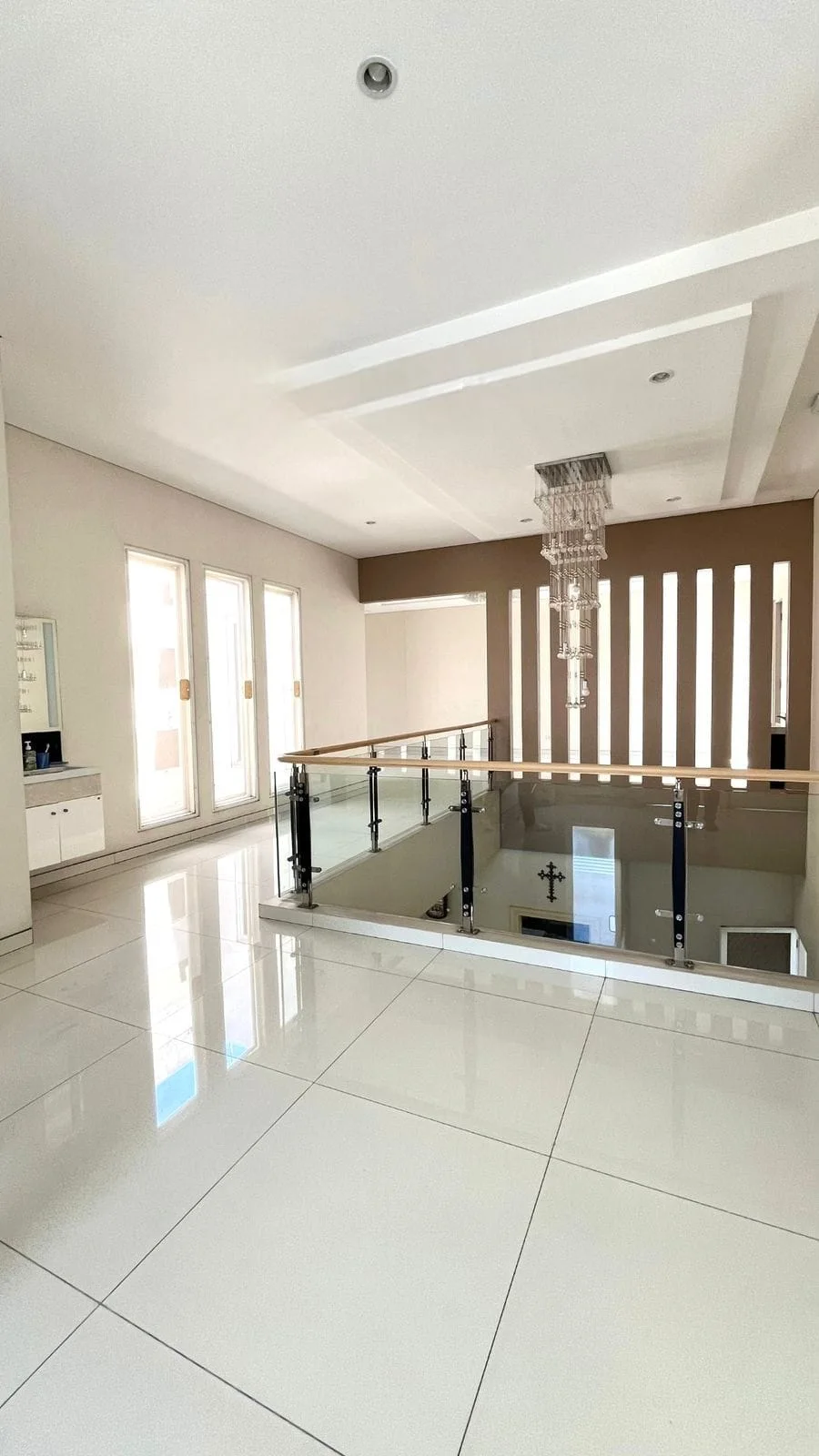 Dijual Rumah Siap Huni di Bukit Golf Internasional Citraland Surabaya Barat - Thumbnail 4