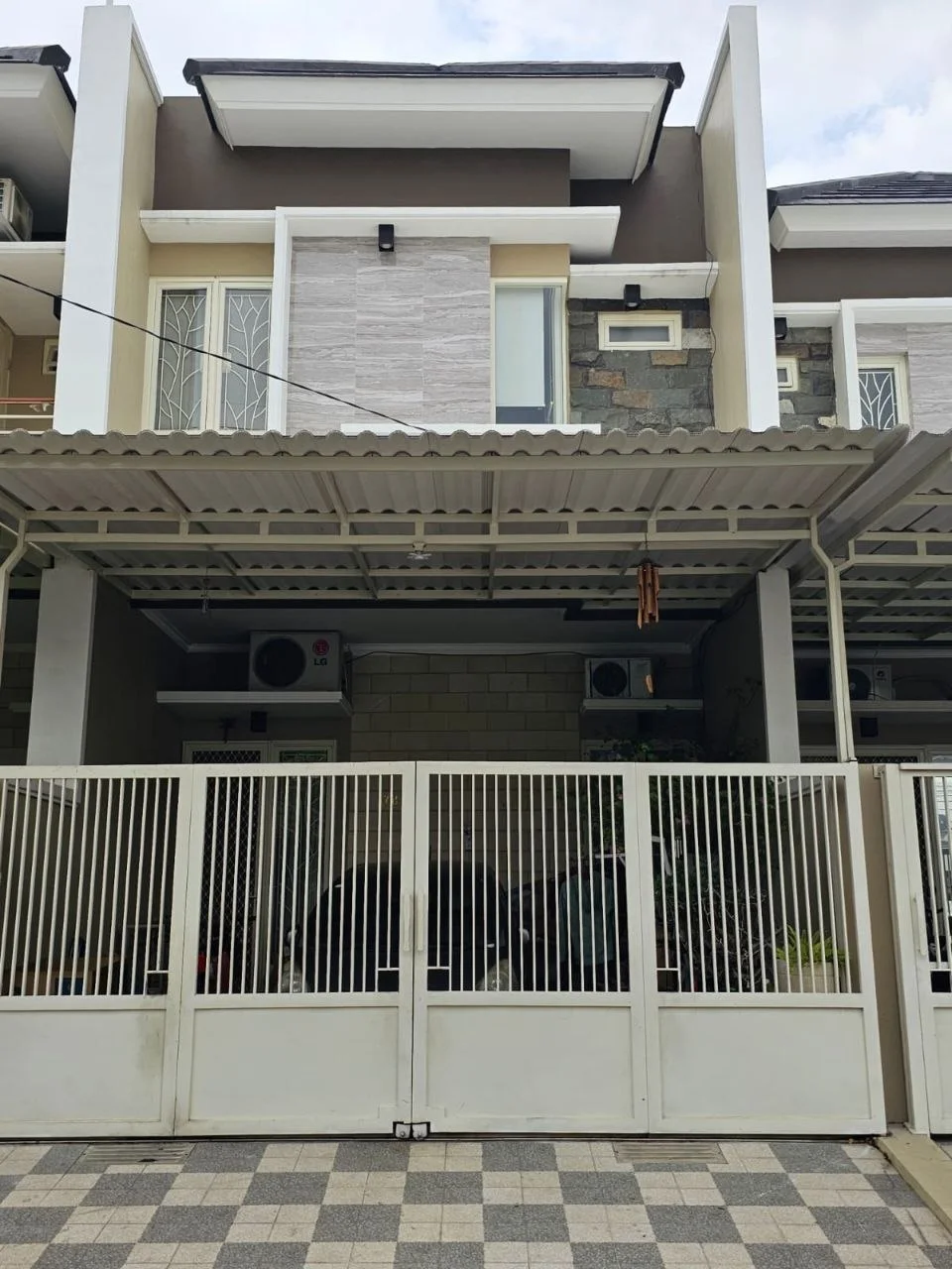 Dijual Rumah 2 Lantai Minimalis Siap Huni di Banatan Pantai Surabaya Utara - Image 1