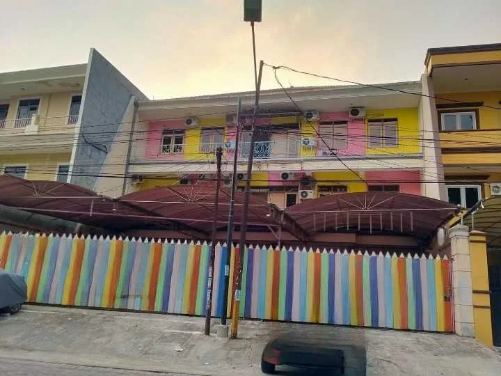 Dijual Rumah Kost Full Furnished 3 Lantai Siap Huni di Jalan Raya Tenggilis Mejoyo Surabaya Timur