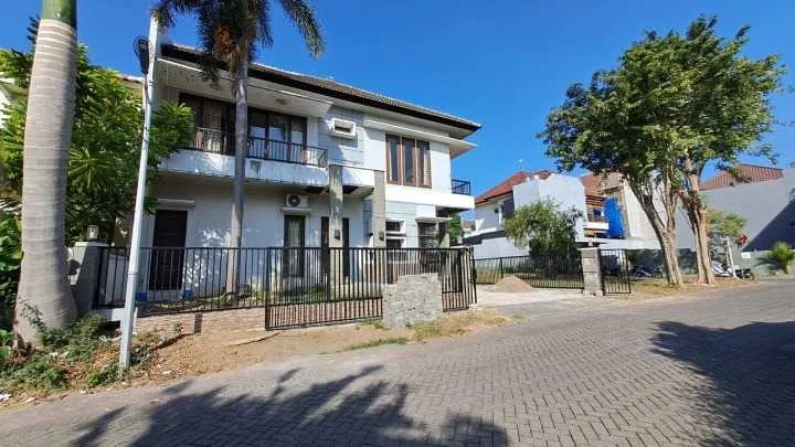 Disewakan Rumah Mewah Siap Huni di Villa Sentra Raya Citraland Surabaya Barat - Image 1