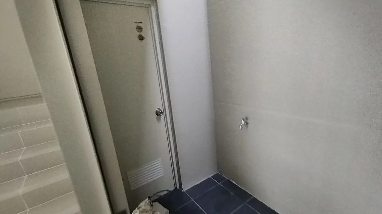 Disewakan 2 Ruko Jejer 3 Lantai Lokasi Strategis Cocok Untuk Usaha di North West Boulevard Surabaya Barat - Thumbnail 2
