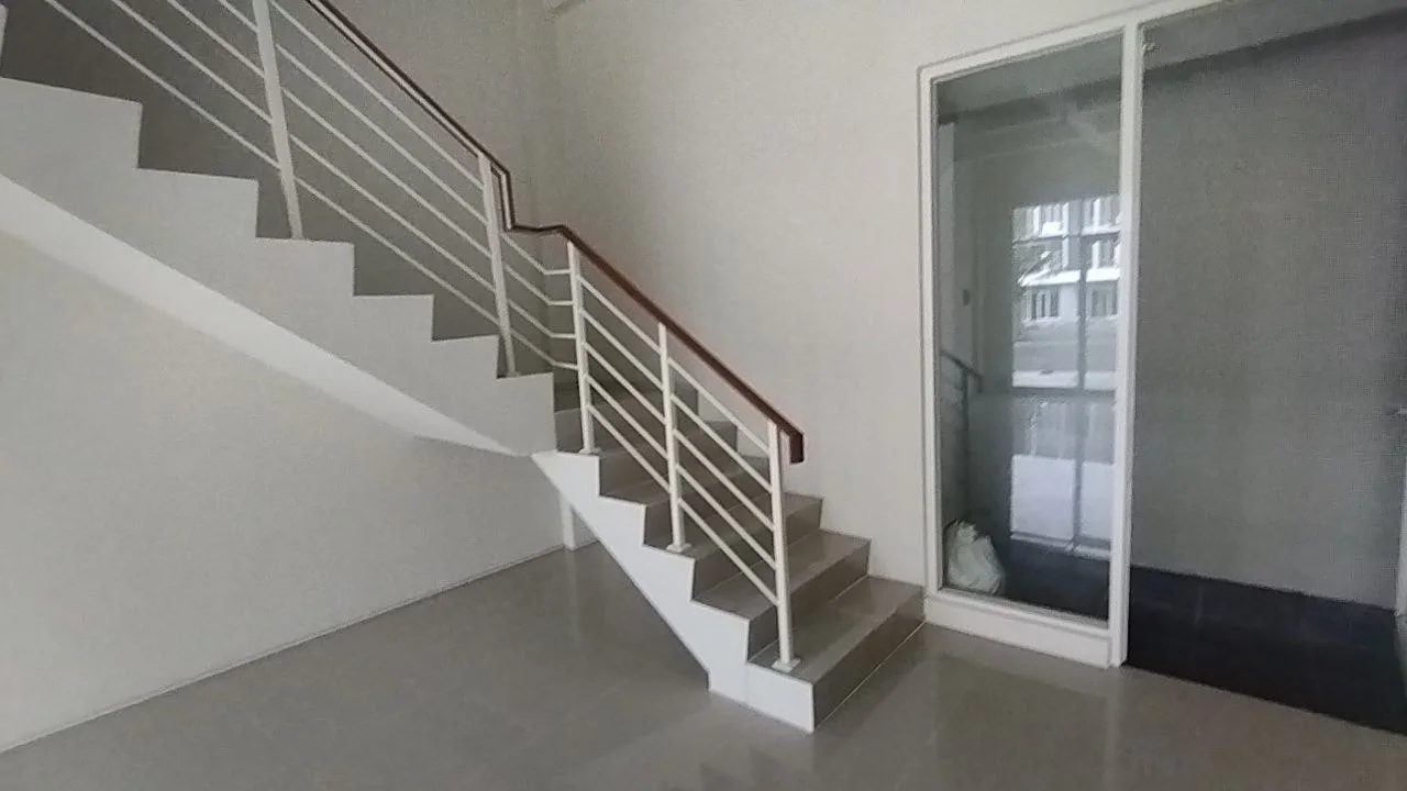 Disewakan 2 Ruko Jejer 3 Lantai Lokasi Strategis Cocok Untuk Usaha di North West Boulevard Surabaya Barat - Thumbnail 5