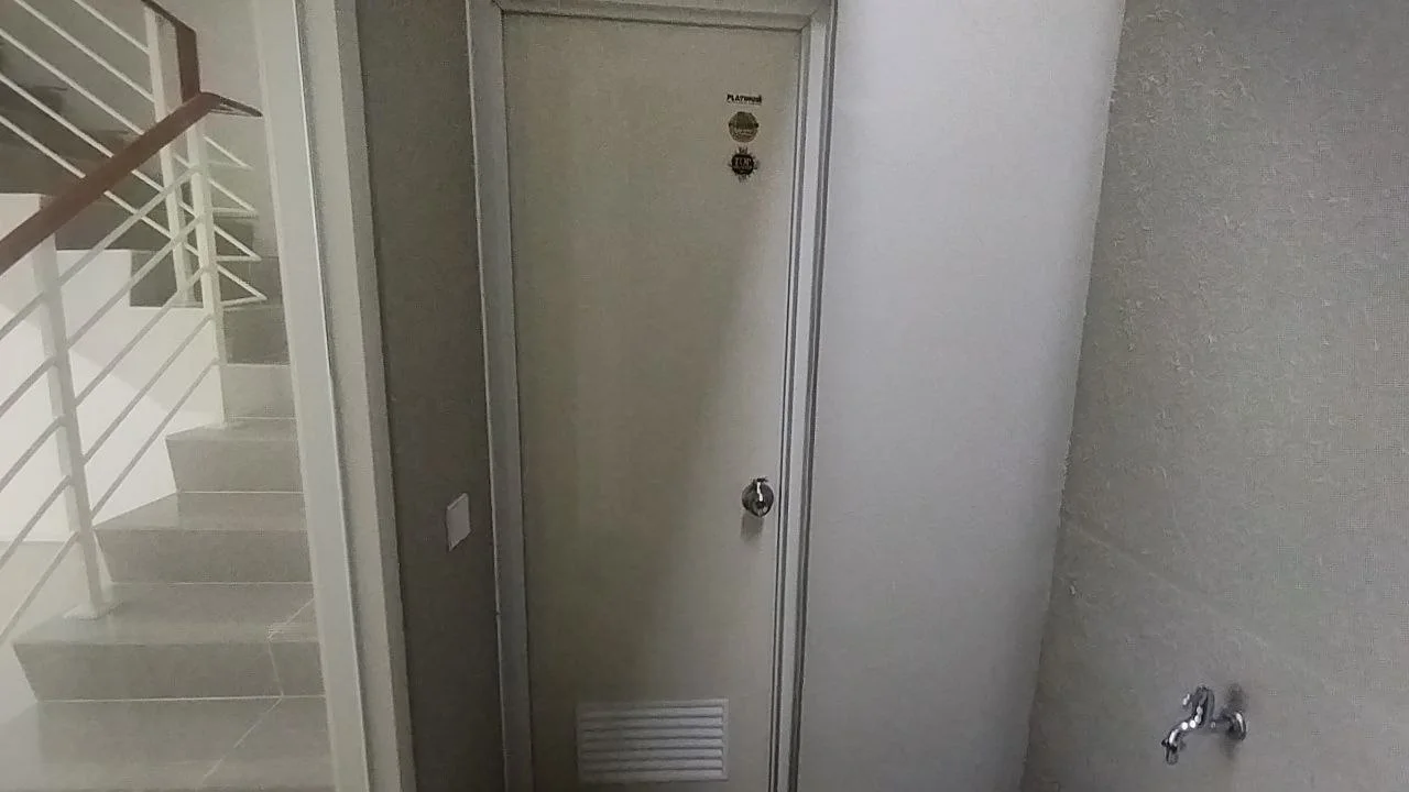 Disewakan 2 Ruko Jejer 3 Lantai Lokasi Strategis Cocok Untuk Usaha di North West Boulevard Surabaya Barat - Thumbnail 7