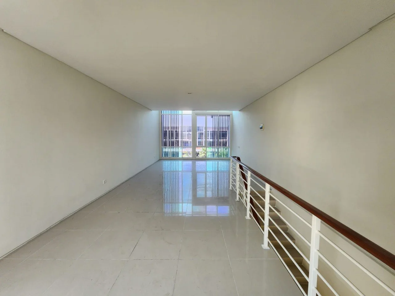 Disewakan Ruko 3 Lantai Strategis Cocok Untuk Usaha di Kawasan Northwest Boulevard Citraland Surabaya Barat - Thumbnail 4