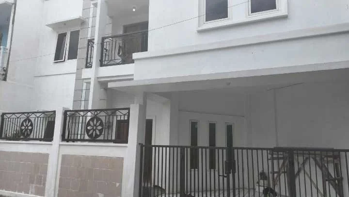 Dijual Rumah 2 Lantai Bisa Untuk Investasi Kos Siap Huni di Kalijudan Barat Surabaya Timur - Image 1