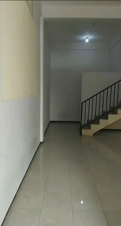 Disewakan Rumah Toko 2 Lantai Strategis Cocok Untuk Usaha di Jalan Raya Gatot Subroto Probolinggo - Image 1