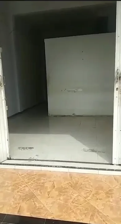 Disewakan Rumah Toko 2 Lantai Strategis Cocok Untuk Usaha di Jalan Raya Gatot Subroto Probolinggo - Thumbnail 3