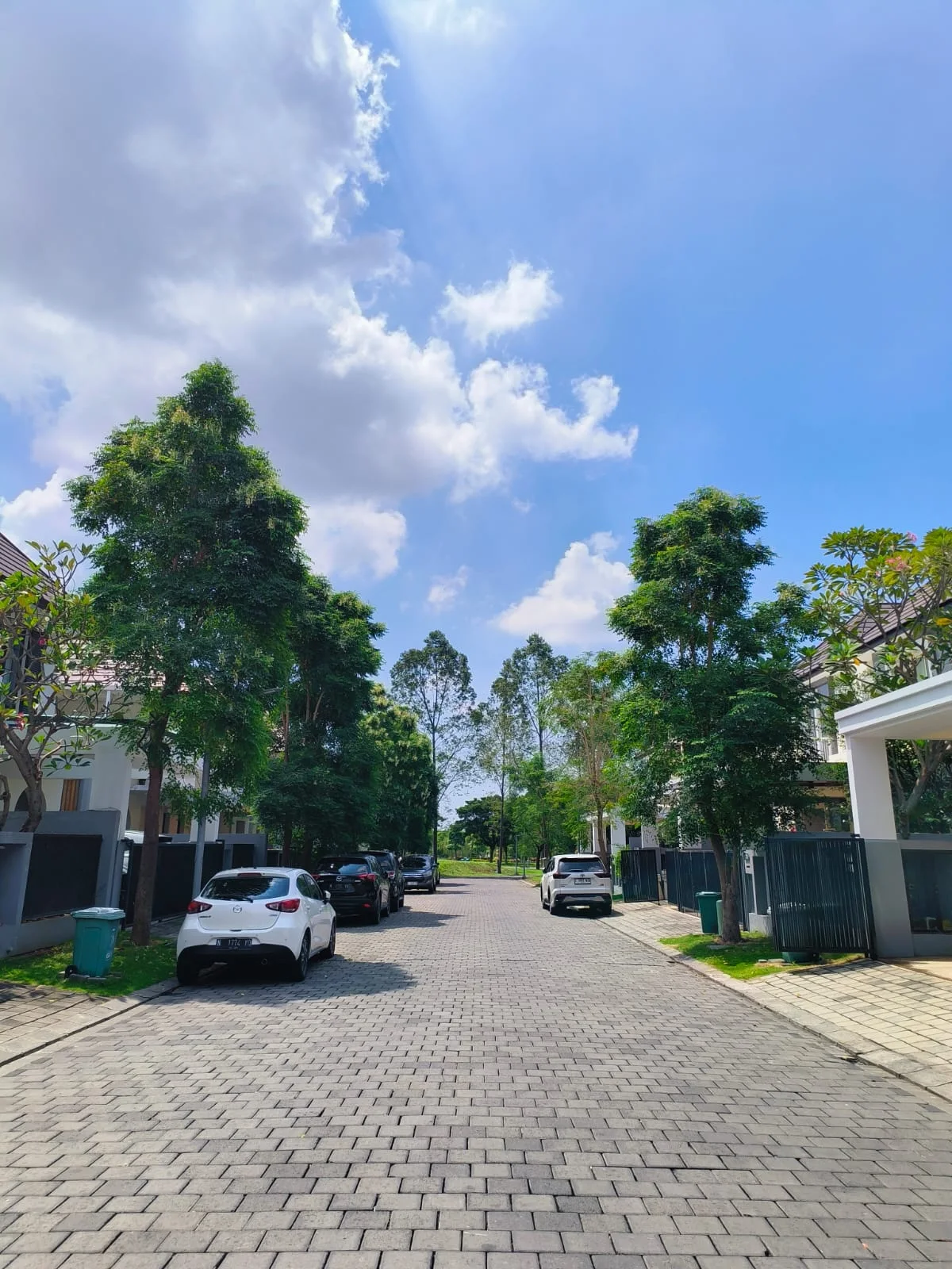 Dijual Rumah Mewah 2 Lantai Graha Natura plus Swimming Pool Lokasi Premium Surabaya Barat - Thumbnail 8