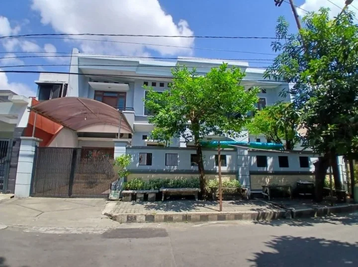 Dijual Rumah 2 Lantai Murah Strategis Manyar Tirtoyoso Surabaya Timur
