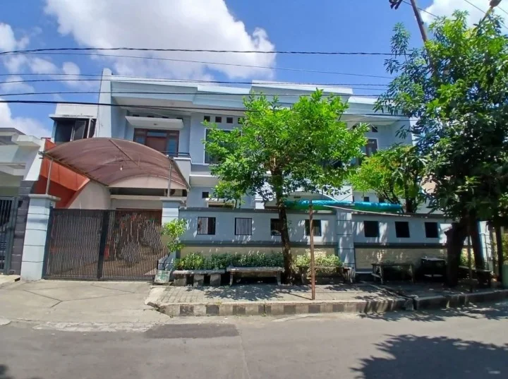 Dijual Rumah Murah Strategis 2 Lantai Manyar Tirtoyoso Surabaya Timur