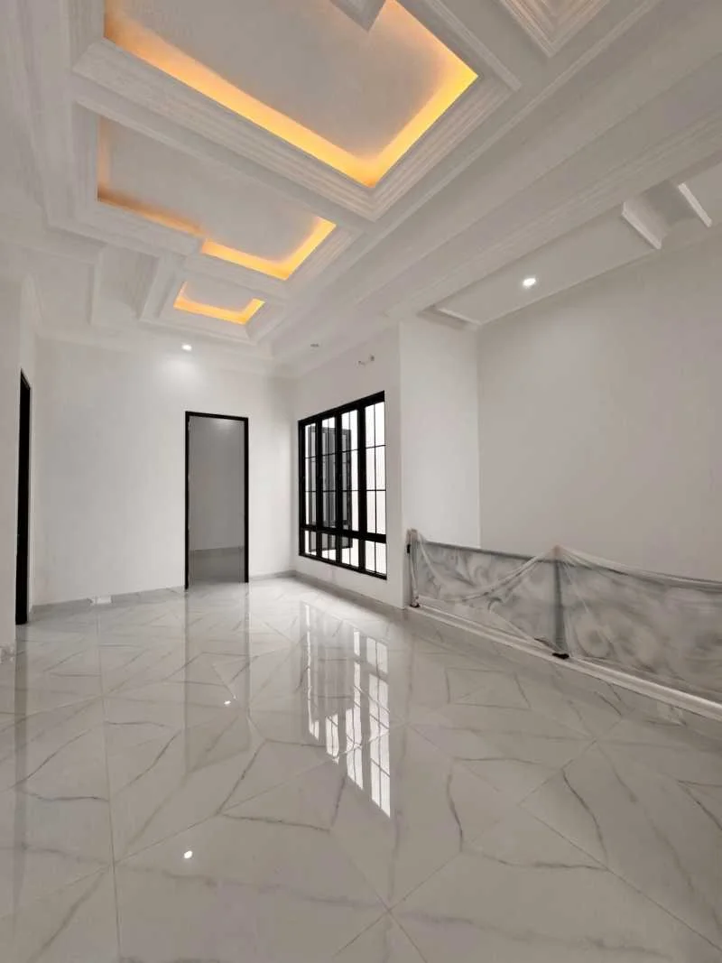 Dijual Rumah American Classic Lokasi Strategis di Babatan Pantai Surabaya Timur - Thumbnail 4